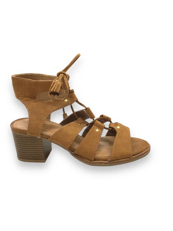 Shoes Heels Block By Old Navy In Tan, Size: 7---Fashionable Kitten Heels for Date Night