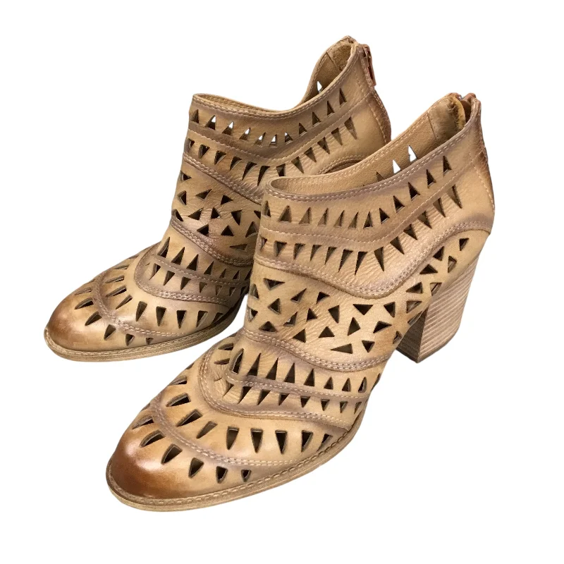 Shoes Heels Block By Sofft In Tan, Size: 8.5---Fashionable Kitten Heels for Date Night