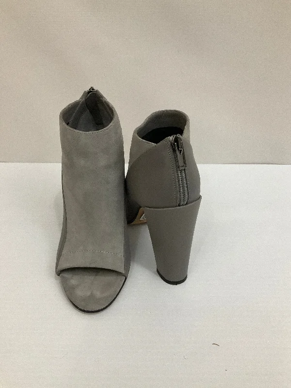 Shoes Heels Block By Vince In Grey, Size: 7---Fashionable Kitten Heels for Date Night