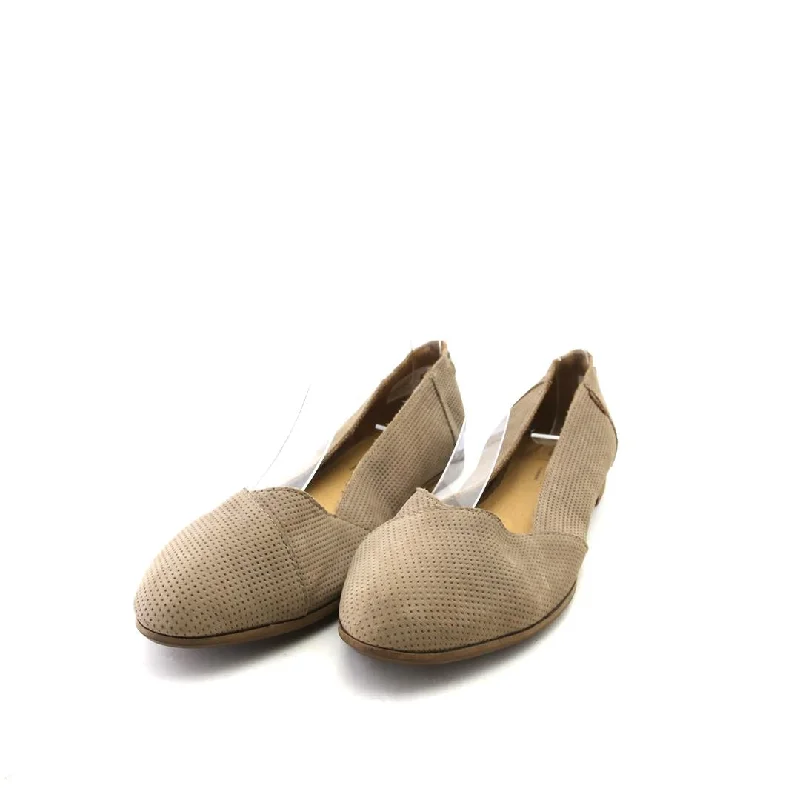 TOMS .---Fashionable Kitten Heels for Date Night