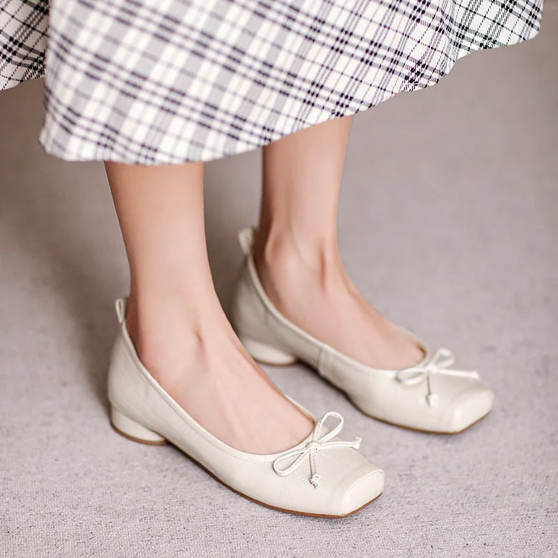 Trendy Chunky Heel Pumps for Casual Wear--Women Minimalist Glossy Leather Low Block Heel Pumps