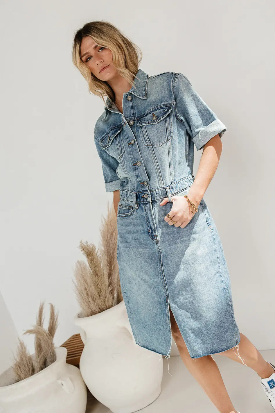 How to style denim dress for dinner--Denim long dresses women new and stylist-Colby Denim Dress in Medium Wash How to style denim dress for dinner--Denim long dresses women new and stylist-Colby Denim Dress in Medium Wash